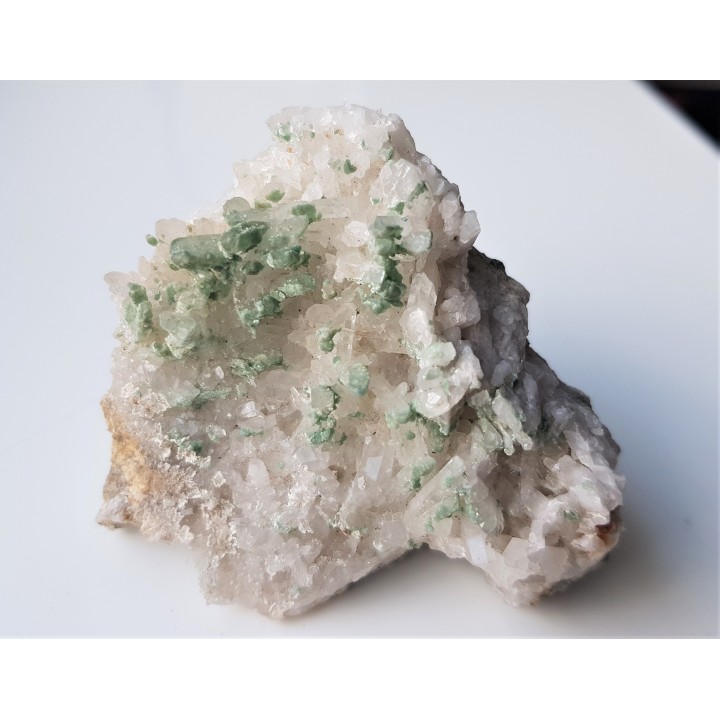 Pumpellyit na kwarcach z Karkonoszy (Obri Dul)