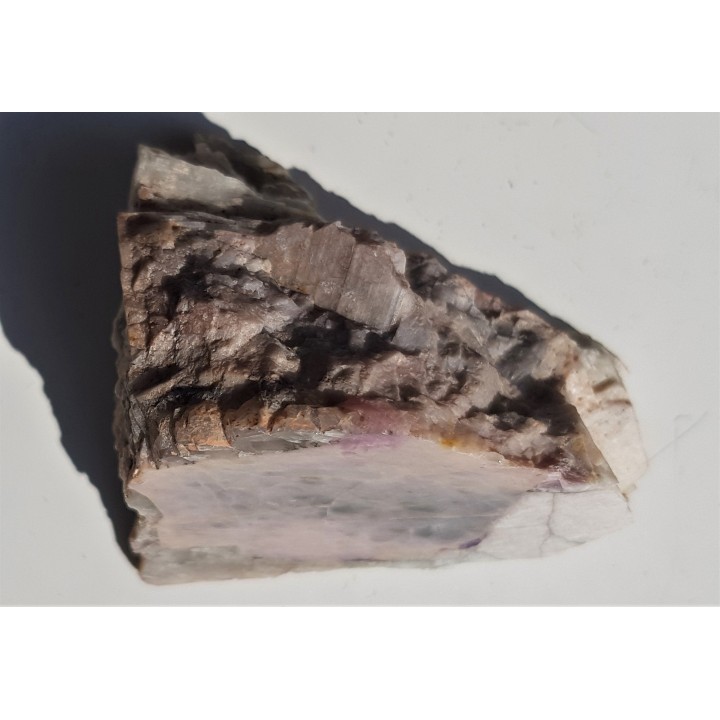 Polerowany okaz różowego spodumenu z Piławy Grn.