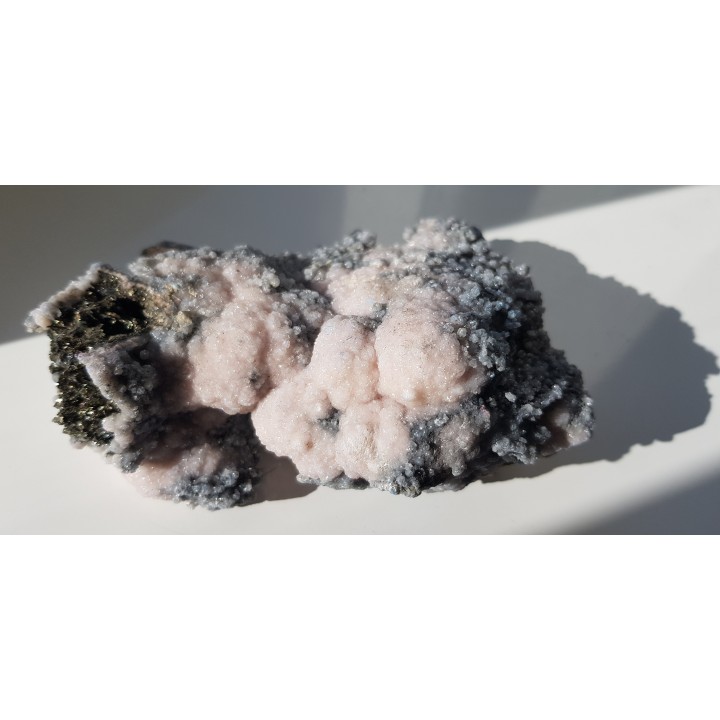 Groniasta druza kryształów rodochrozytu z Trepczy (Kosowo)