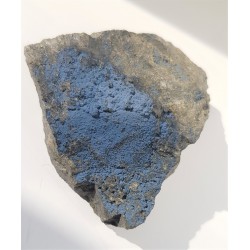 Niebieski ferrosaponit na bazalcie z Grabiszyc