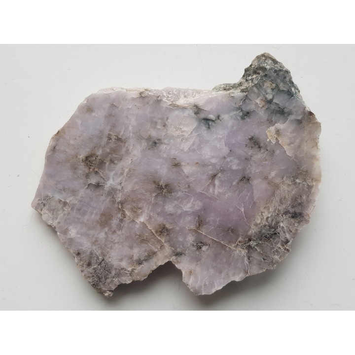 Fioletowawy kwarc pegmatytowy z serpentynitów Wzgórz Kiełczyńskich