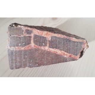 Żyłki chalcedonowo-kwarcowo-węglanowe w ryolicie z Ogorzelca