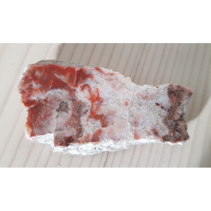 Żyłki chalcedonowo-kwarcowo-węglanowe w ryolicie z Ogorzelca