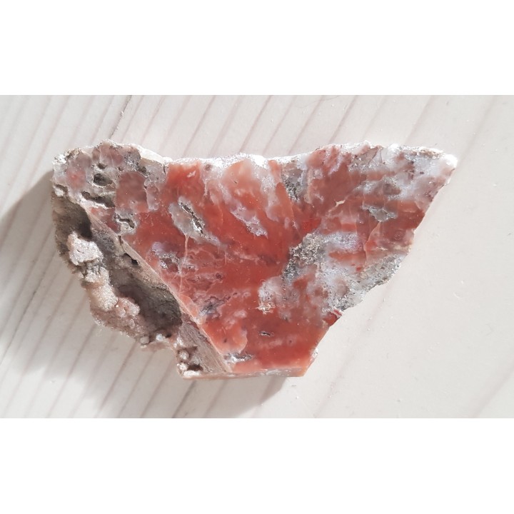 Żyłki chalcedonowo-kwarcowo-węglanowe w ryolicie z Ogorzelca