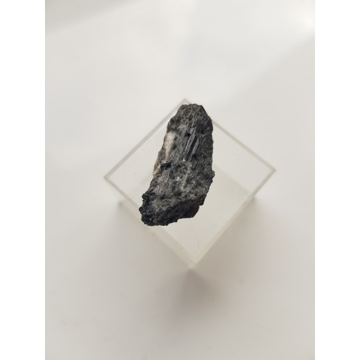 Turmalin z pegmatytów strzegomskich