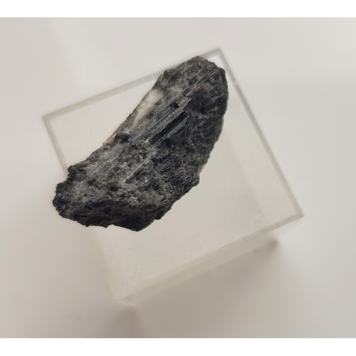 Turmalin z pegmatytów strzegomskich