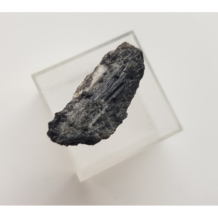 Turmalin z pegmatytów strzegomskich