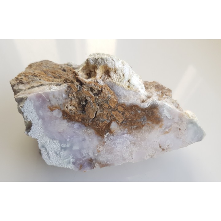 Fioletowy chalcedon z kopalni magnezytu w Wirach k. Sobótki