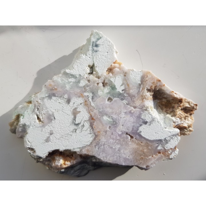 Fioletowy chalcedon z kopalni magnezytu w Wirach k. Sobótki