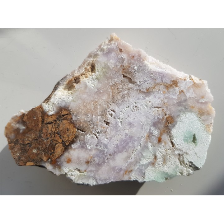 Fioletowy chalcedon z kopalni magnezytu w Wirach k. Sobótki