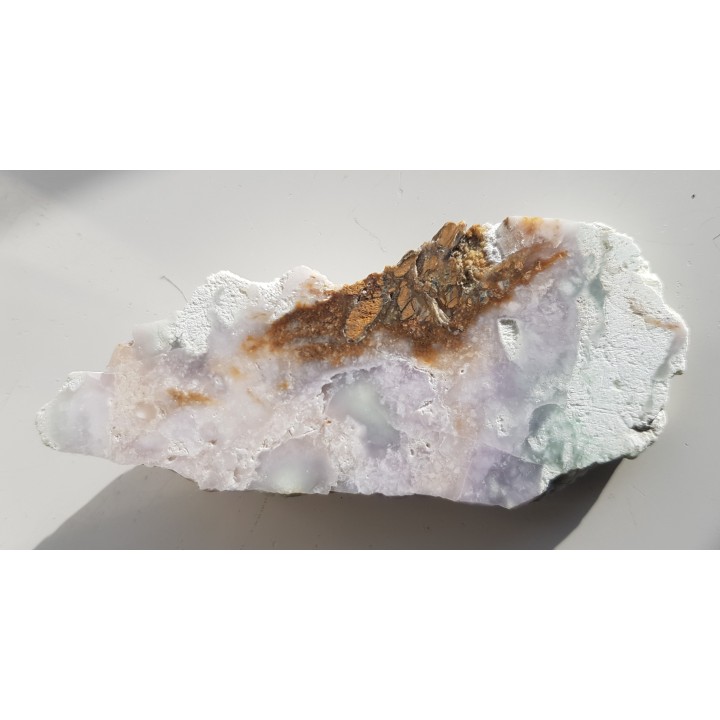 Fioletowy chalcedon z kopalni magnezytu w Wirach k. Sobótki