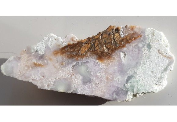 Fioletowy chalcedon z kopalni magnezytu w Wirach k. Sobótki