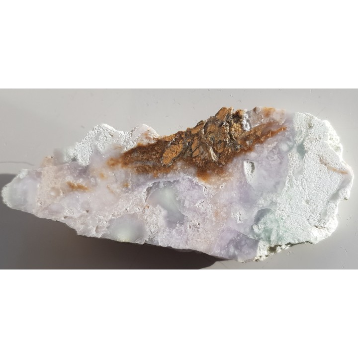 Fioletowy chalcedon z kopalni magnezytu w Wirach k. Sobótki