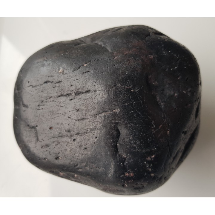 Pełny otoczak lidytu z naturalnym polerem z kulmu niecki śródsudeckiej z Jedliny koło Wałbrzycha