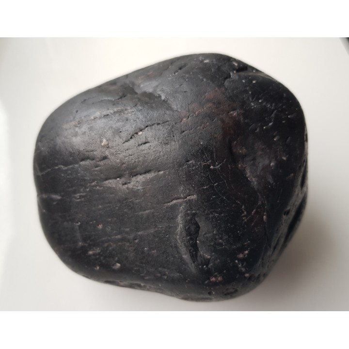 Pełny otoczak lidytu z naturalnym polerem z kulmu niecki śródsudeckiej z Jedliny koło Wałbrzycha