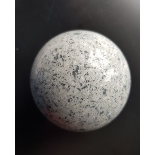 Kula z andezytu z Rosia Montana (Rumunia)