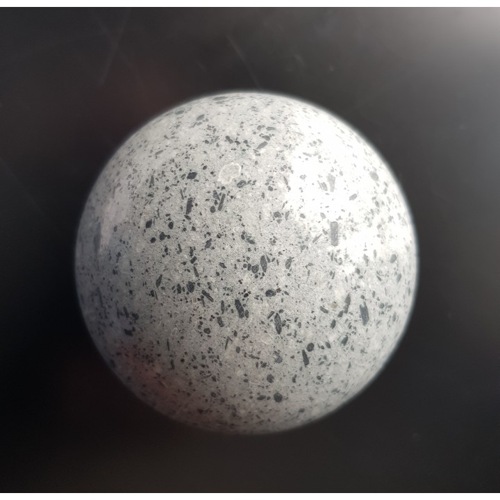 Kula z andezytu z Rosia Montana (Rumunia)