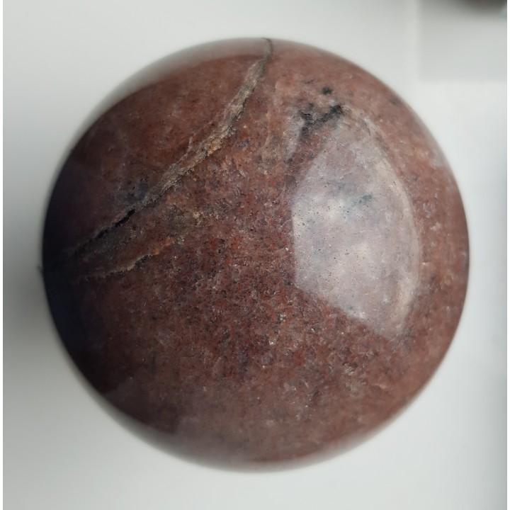 Kula z czerwonego granitoidu (eratyk, lubuskie)