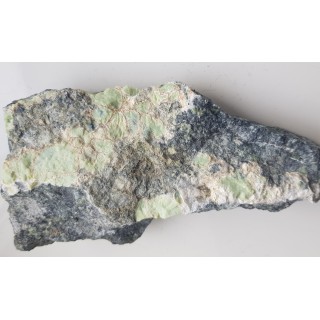 Minerały z grupy serpentynu w postaci owalnych skupień z Nasławic