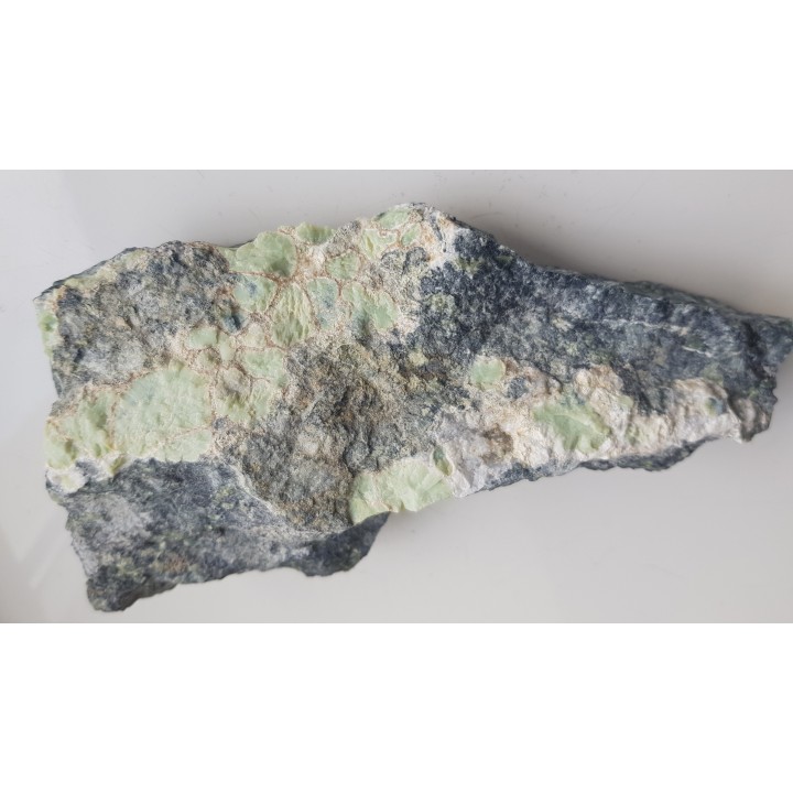 Minerały z grupy serpentynu w postaci owalnych skupień z Nasławic