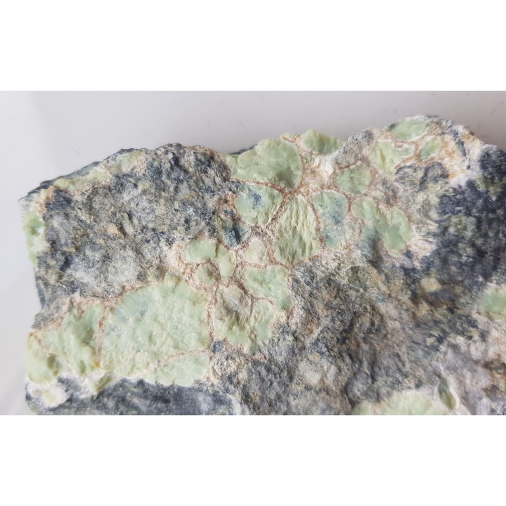 Minerały z grupy serpentynu w postaci owalnych skupień z Nasławic