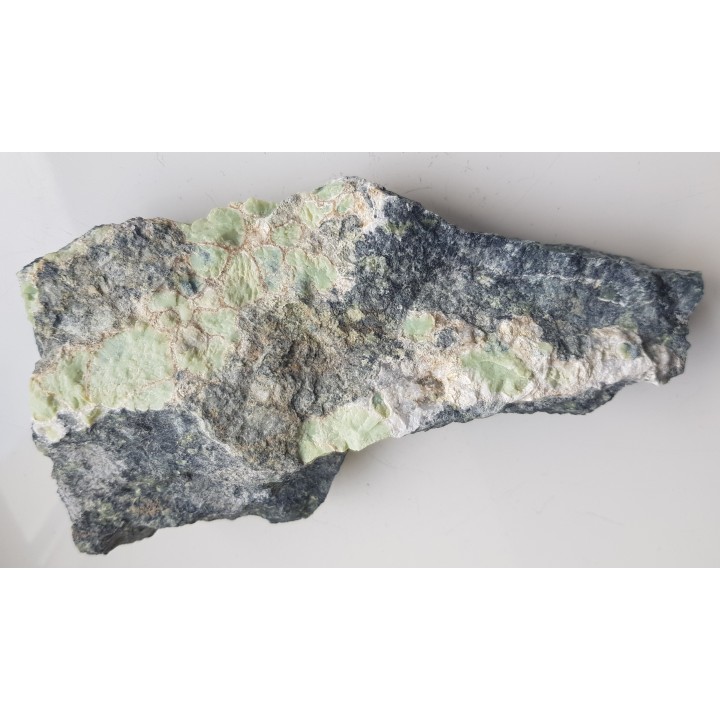 Minerały z grupy serpentynu w postaci owalnych skupień z Nasławic