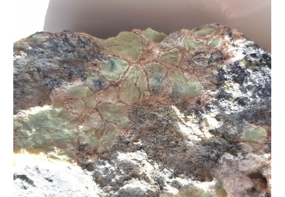 Minerały z grupy serpentynu w postaci owalnych skupień z Nasławic
