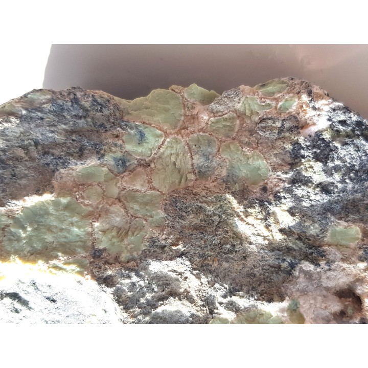 Minerały z grupy serpentynu w postaci owalnych skupień z Nasławic