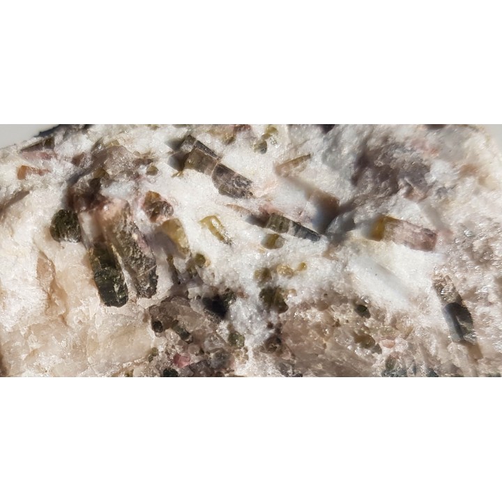 Barwne elbaity z Piławy Grn. w pegmatycie