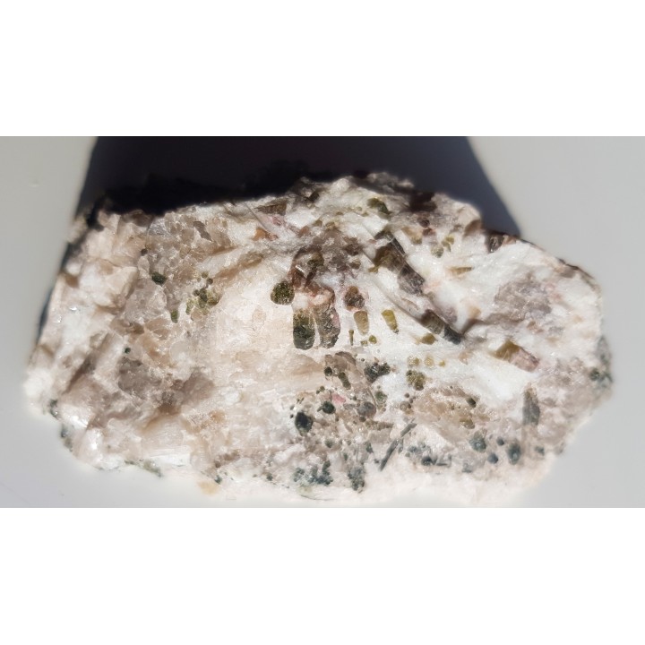 Barwne elbaity z Piławy Grn. w pegmatycie