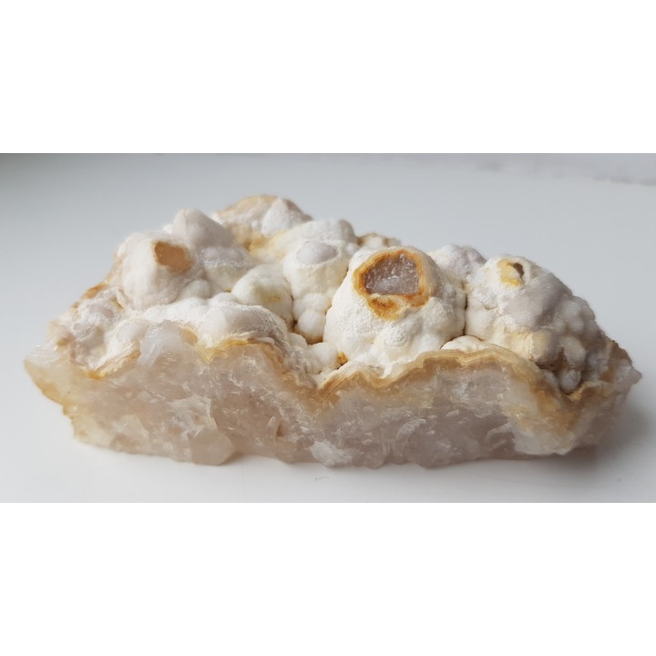 Kwarce pokryte drobnokrystalicznym SiO2 i chalcedonem ze Sławniowic