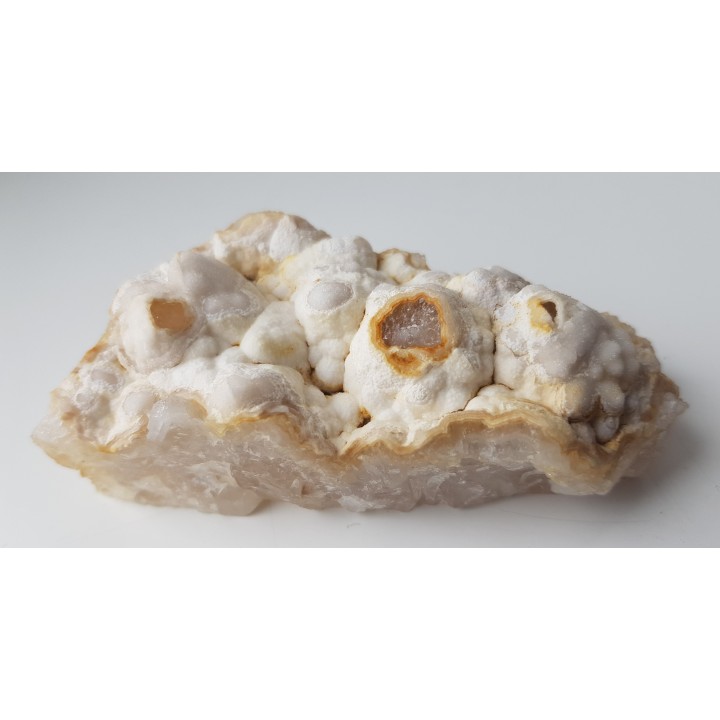 Kwarce pokryte drobnokrystalicznym SiO2 i chalcedonem ze Sławniowic