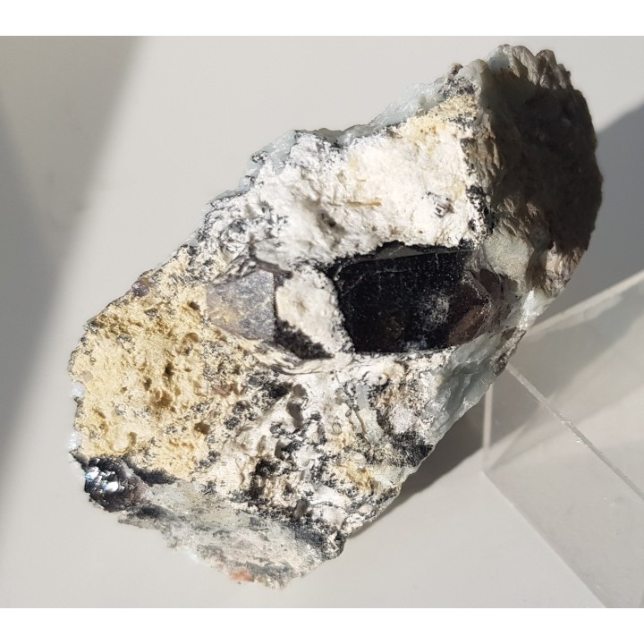 Kwarc dymny z bavenitem ze Strzegomia