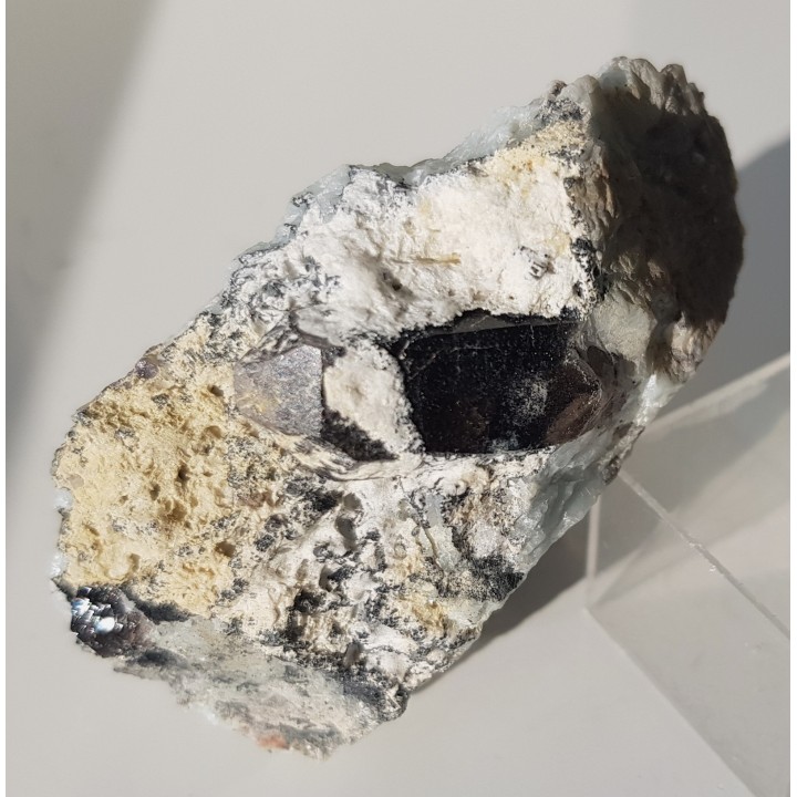 Kwarc dymny z bavenitem ze Strzegomia