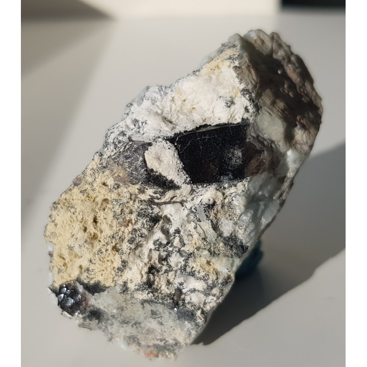 Kwarc dymny z bavenitem ze Strzegomia