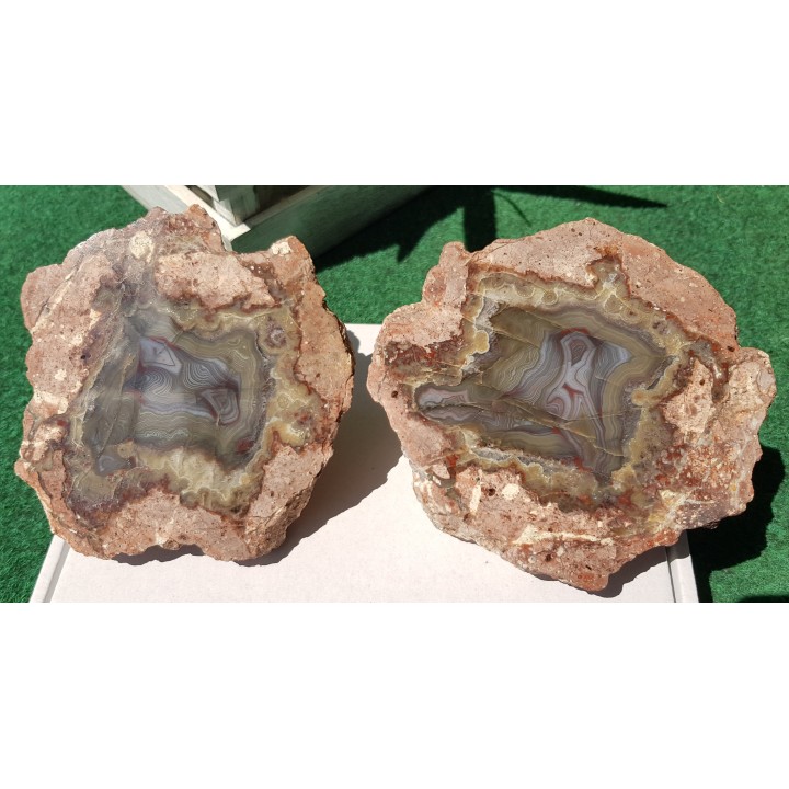 Agat, dwie połówki z Nowego Kościoła