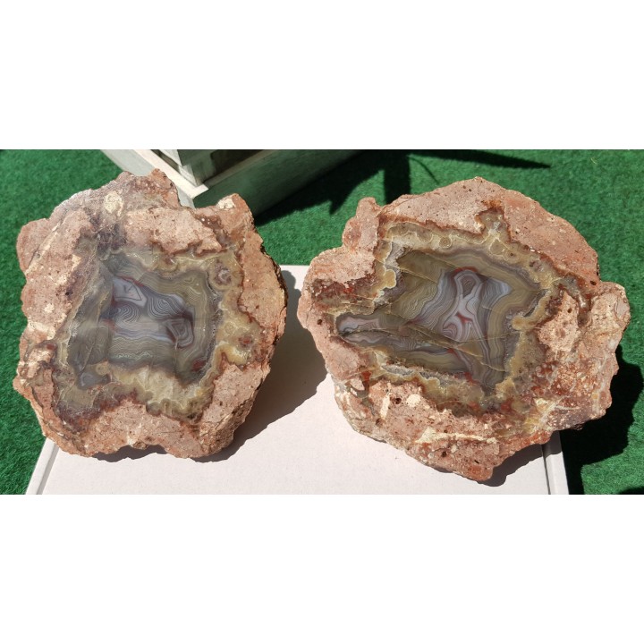 Agat, dwie połówki z Nowego Kościoła