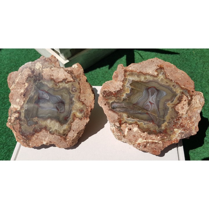 Agat, dwie połówki z Nowego Kościoła