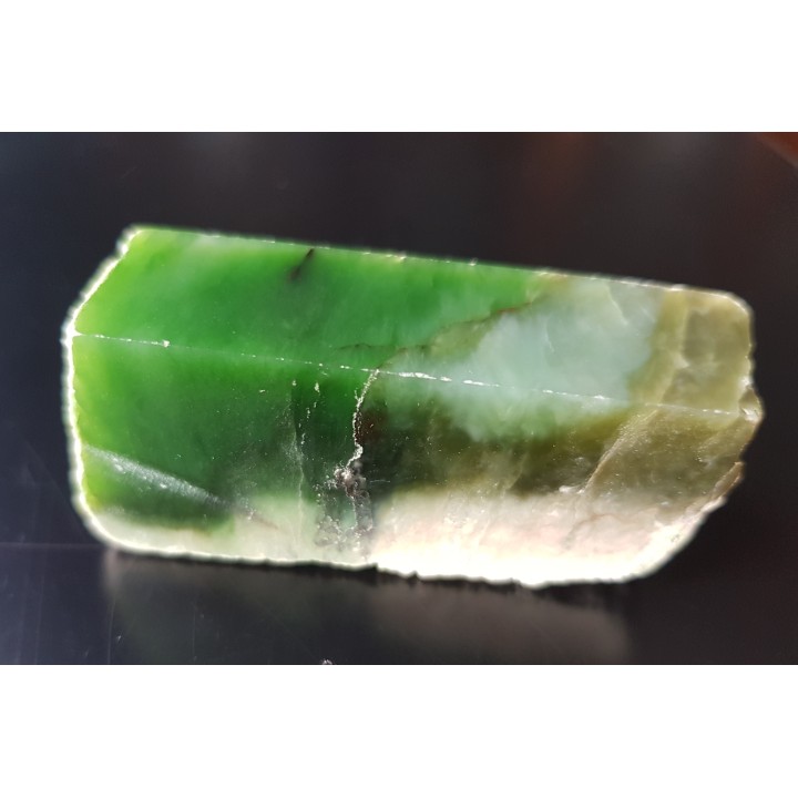 Jubilerski nefryt z Sajanów (Rosja)