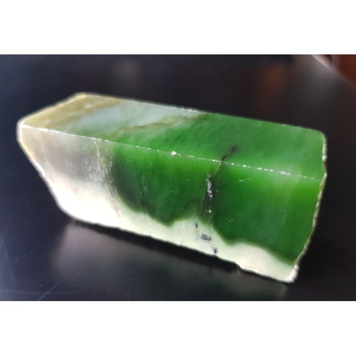 Jubilerski nefryt z Sajanów (Rosja)