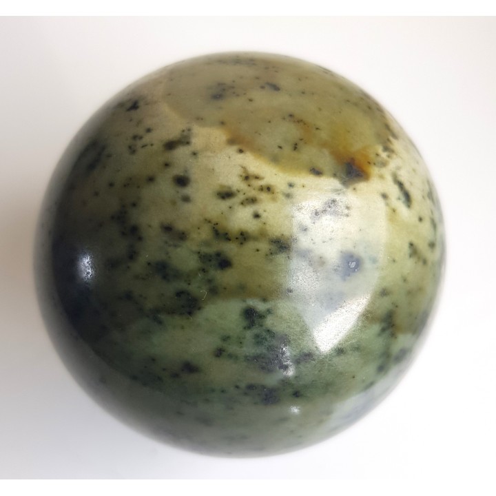 Kula z nefrytu z Jordanowa Śląskiego