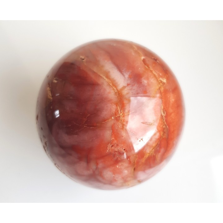 Piękna kula z barwnego chalcedonu z aluwiów Nysy Kłodzkiej