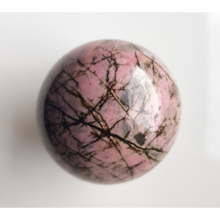 Unikatowa kula z rodonitu z Iacobeni w Rumunii