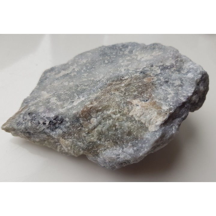 Spinele w marmurze z Łażan k. Żarowa