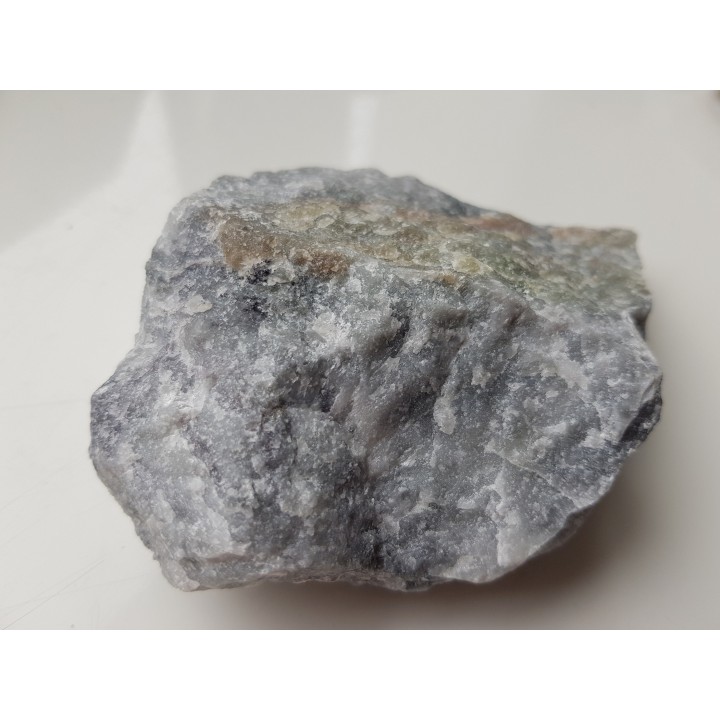 Spinele w marmurze z Łażan k. Żarowa