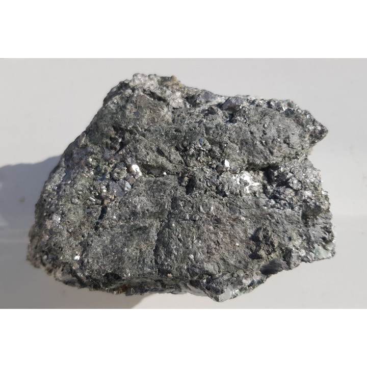 Grupa kryształów arsenopirytu w obrębie żyły kruszcowej z Rędzin k. Kamiennej Góry