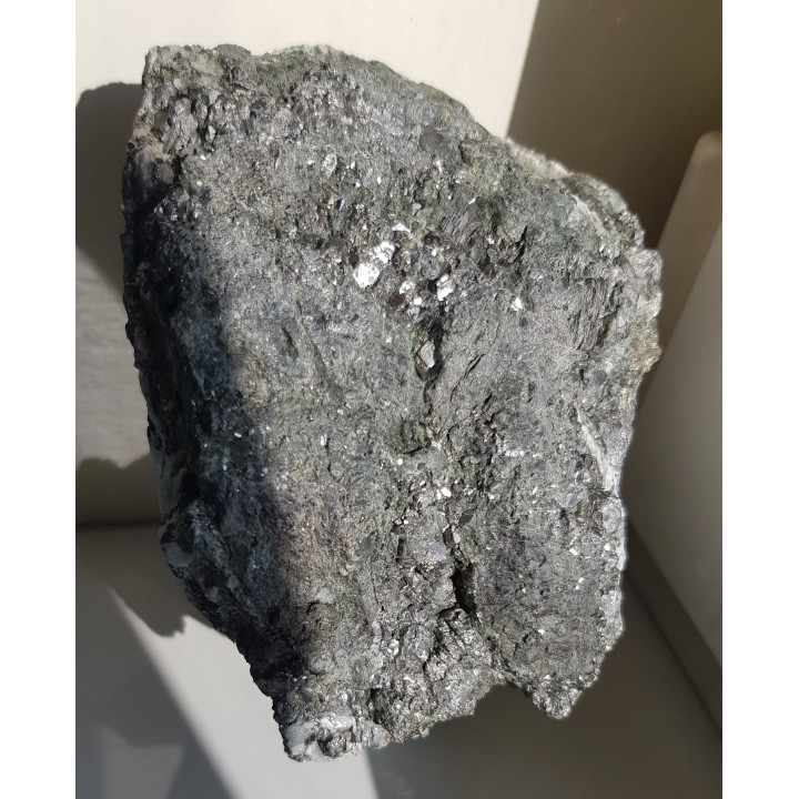 Grupa kryształów arsenopirytu w obrębie żyły kruszcowej z Rędzin k. Kamiennej Góry