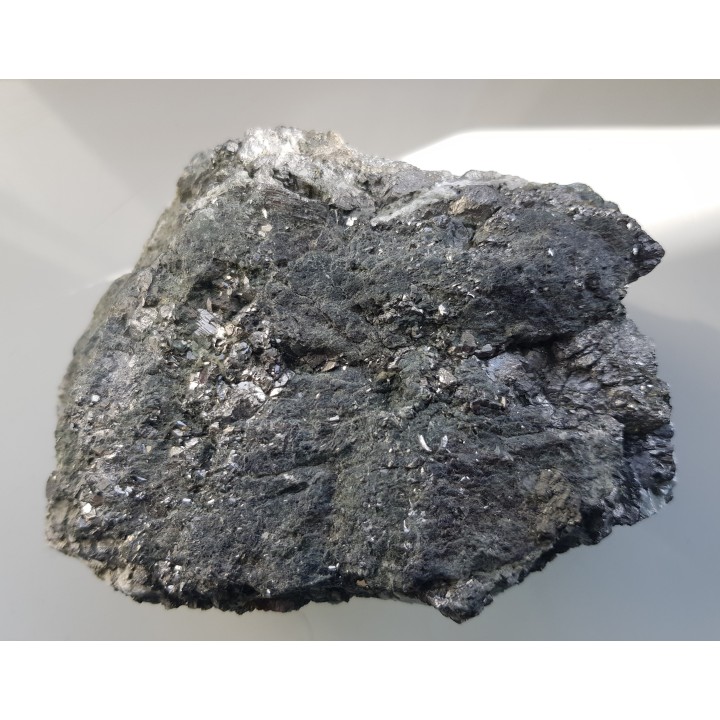 Grupa kryształów arsenopirytu w obrębie żyły kruszcowej z Rędzin k. Kamiennej Góry