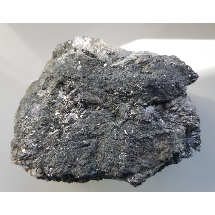 Grupa kryształów arsenopirytu w obrębie żyły kruszcowej z Rędzin k. Kamiennej Góry