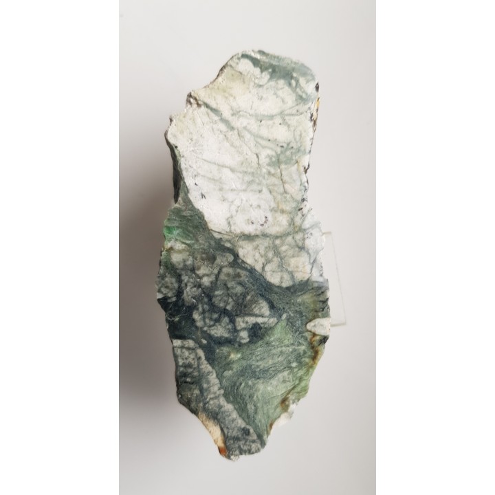 Rodingit z wtrąceniami minerałów chromu z Jordanowa Śląskiego